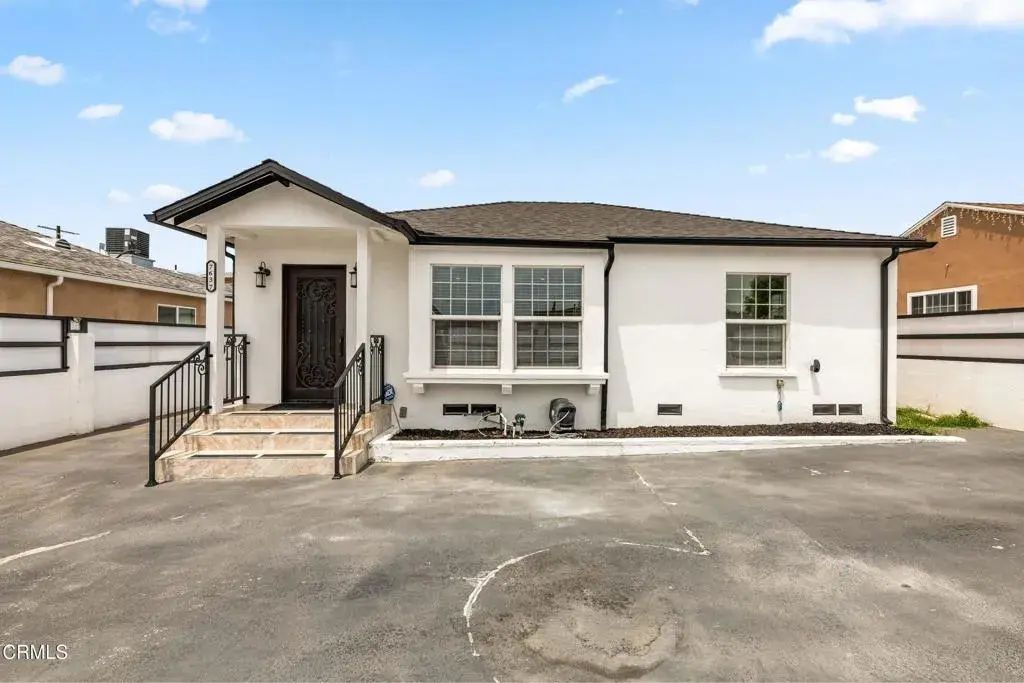 7637 Radford Avenue, North Hollywood