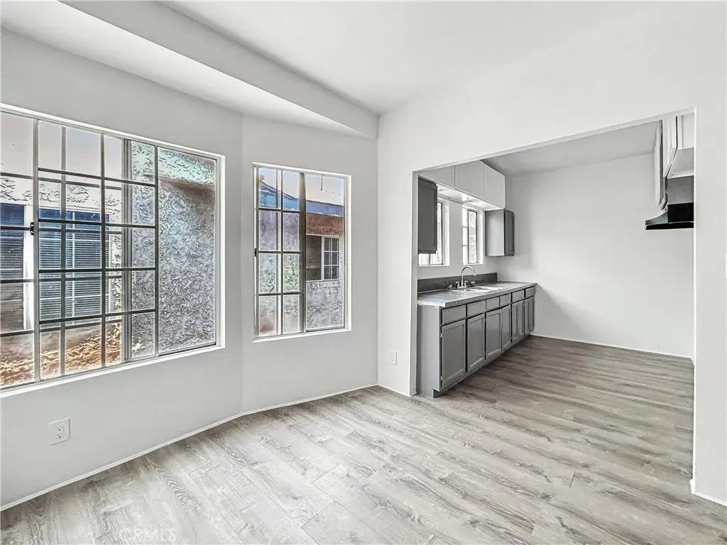 825 W 40th 1/2, Los Angeles