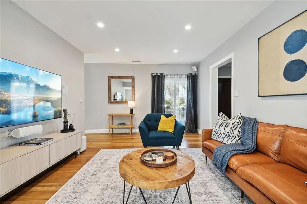 8205 Arnett, Downey