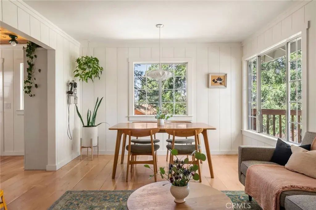 963 Chateau, Crestline