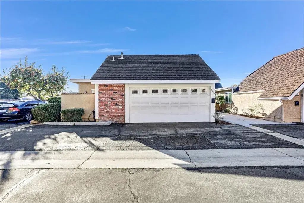 1072 N La Breda, Covina