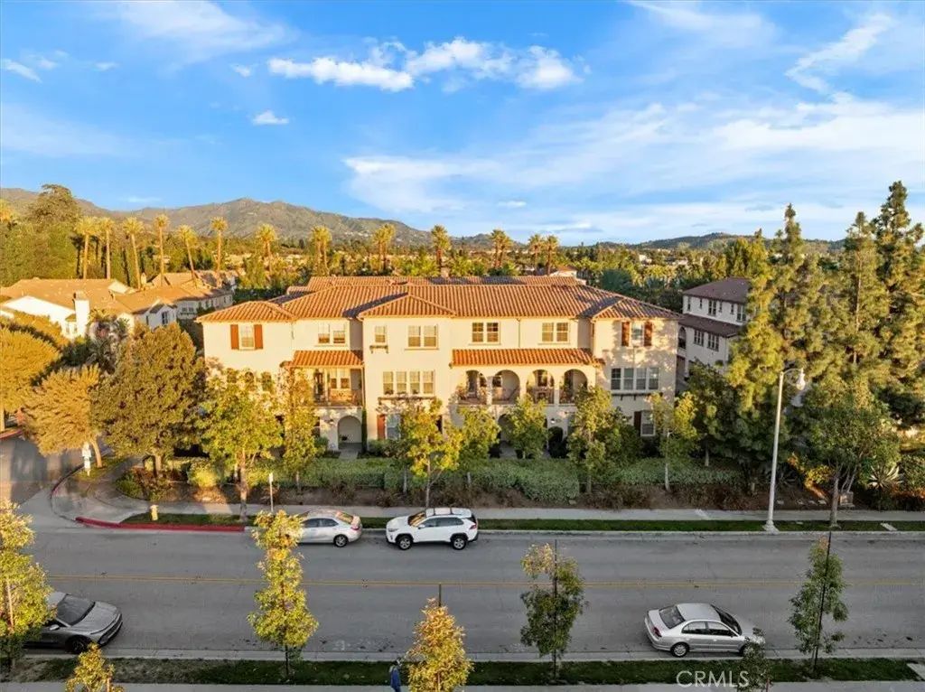 955 Sweetbriar Lane E, Azusa