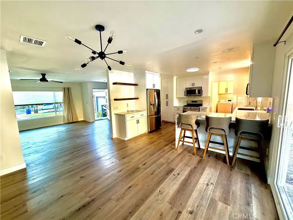 22315 Kittridge Street, Woodland Hills
