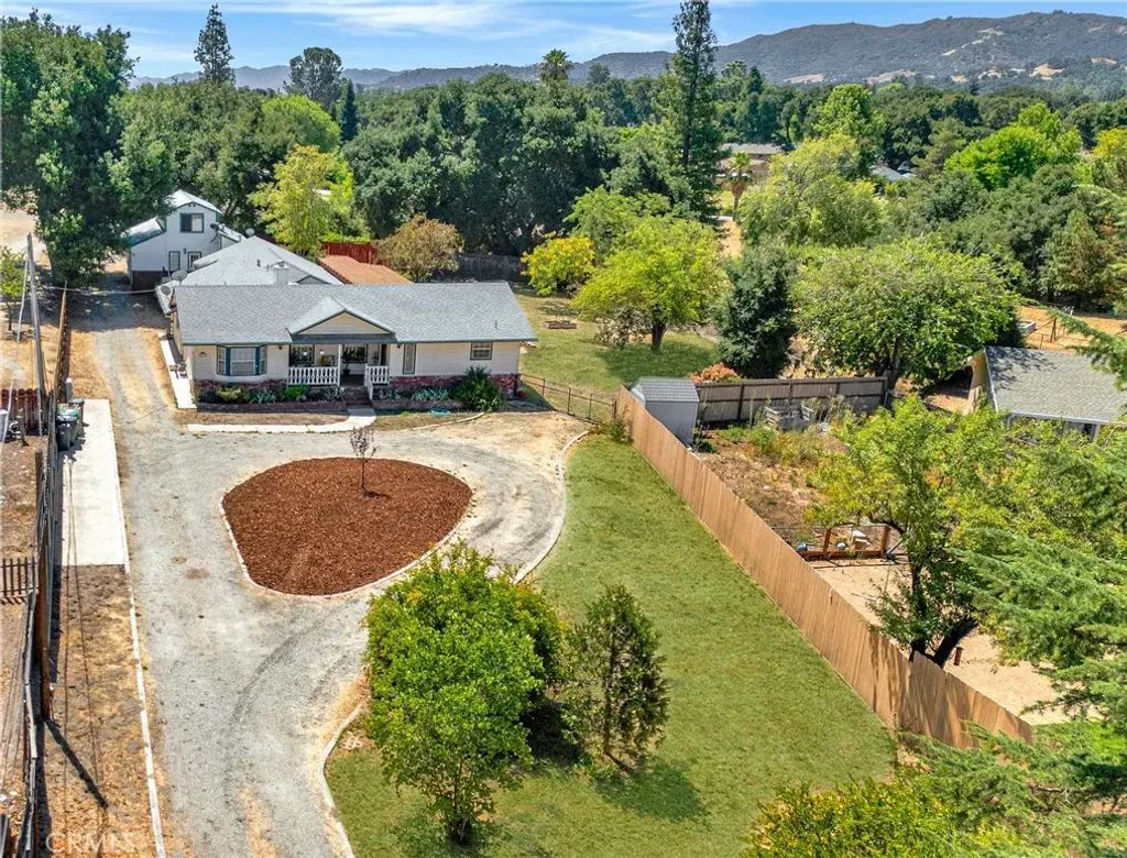 8670 Santa Rosa, Atascadero