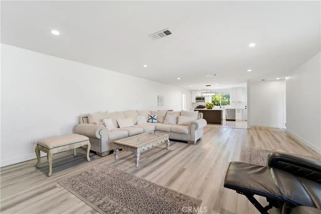 7839 Lena Avenue, West Hills