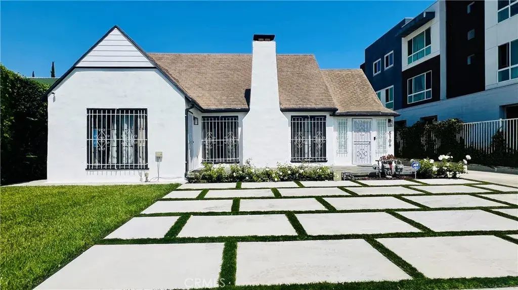 5106 Crenshaw Boulevard, Los Angeles
