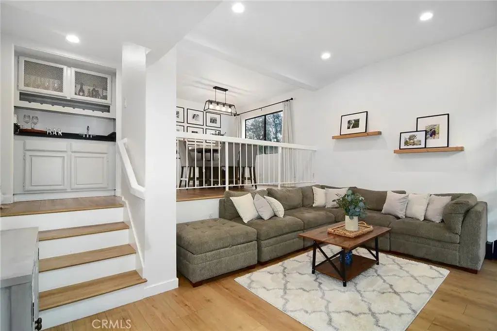 18741 Hatteras Street 1, Tarzana