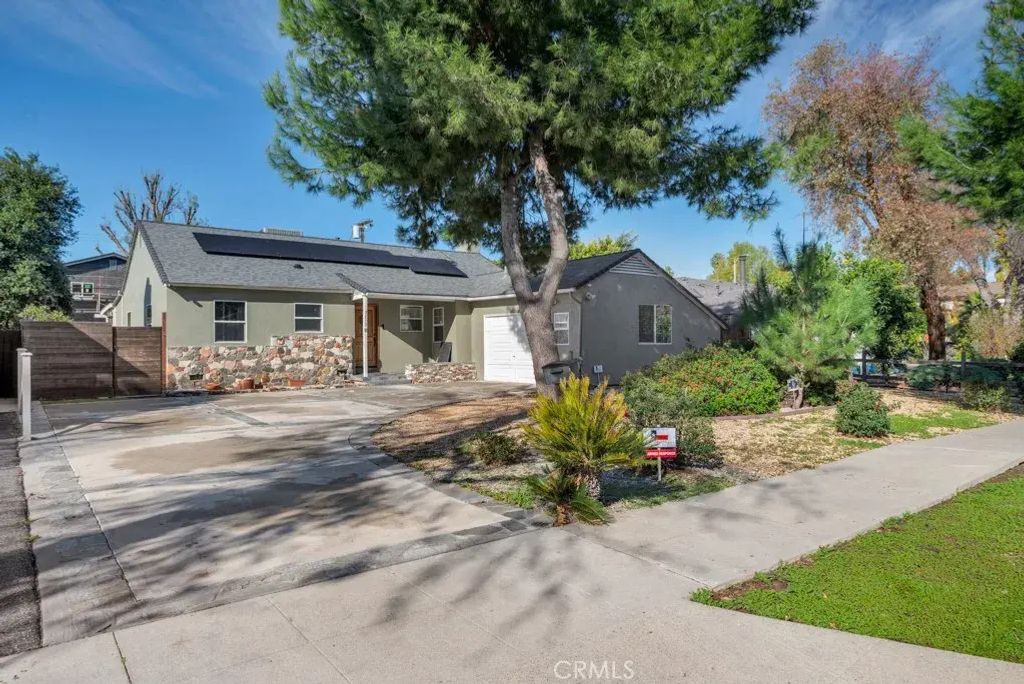 7113 Encino Avenue, Lake Balboa