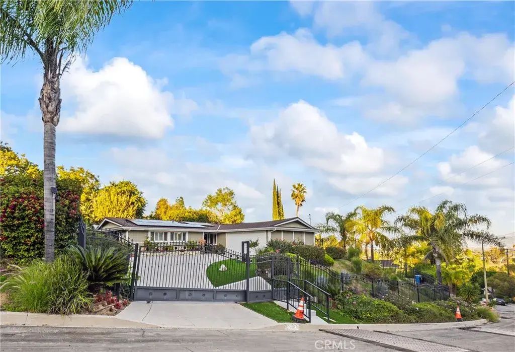 20531 Rhoda, Woodland Hills