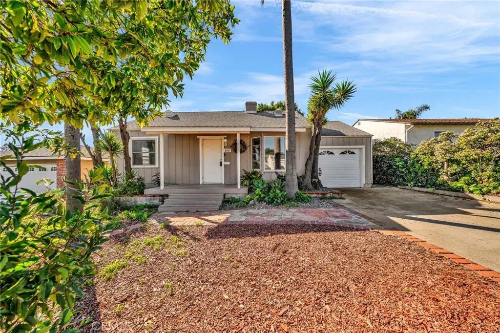 8843 De Haviland, Los Angeles
