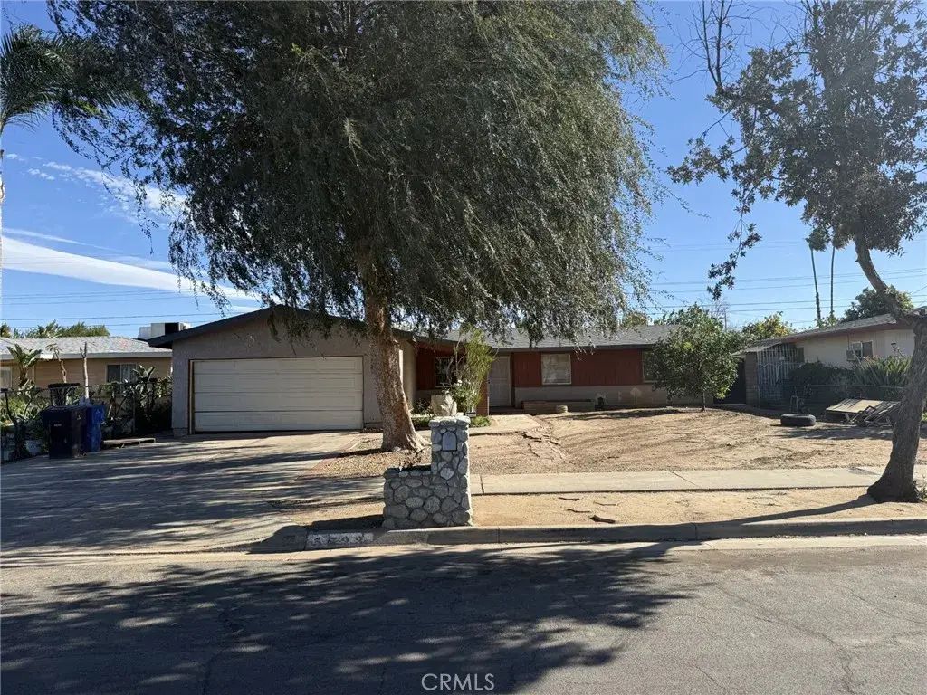 5623 Montgomery, Riverside