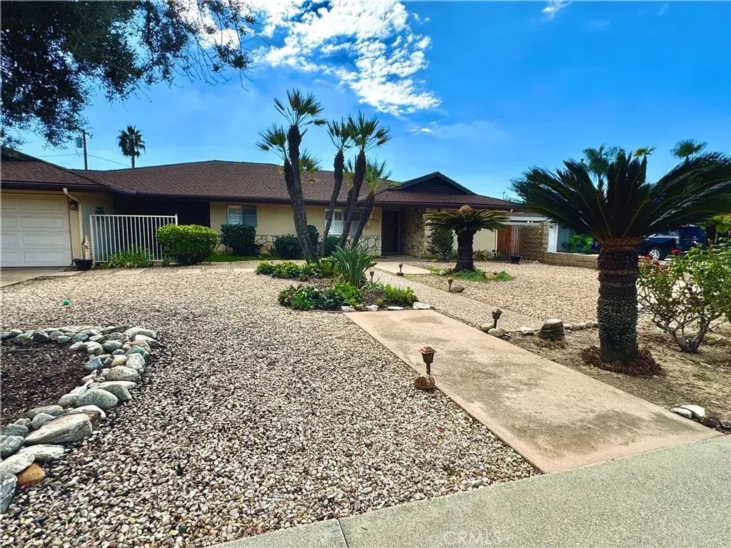 320 Teasdale, Claremont