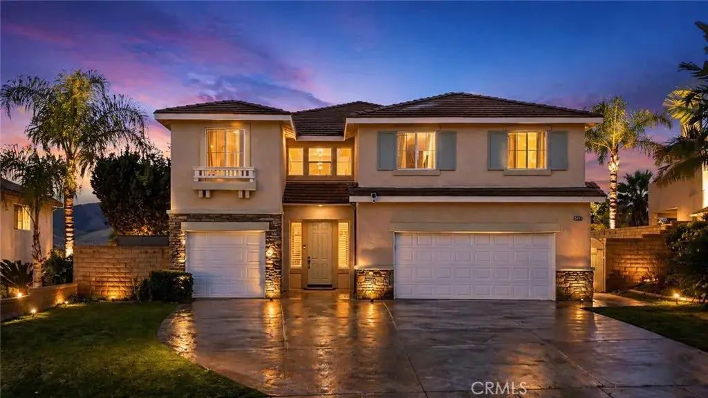 2156 Blazing, Corona