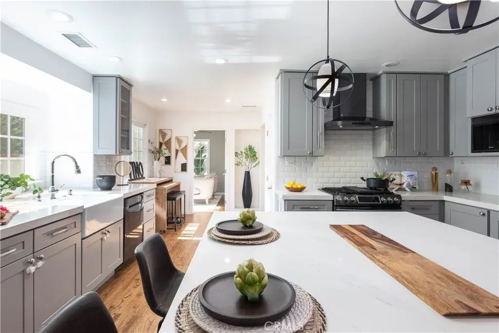 474 E 44th Circle, Long Beach