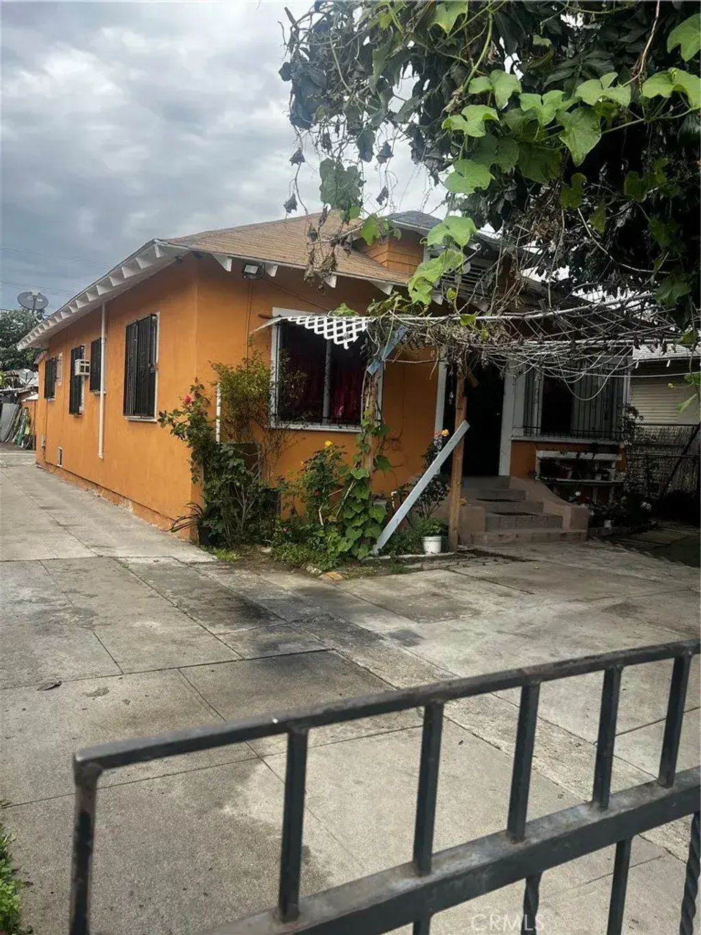 1221 W 38th, Los Angeles