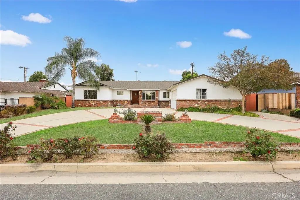1014 S Hollenbeck, West Covina