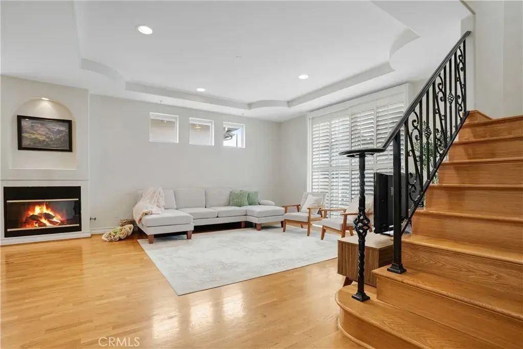 10623 Moorpark Street 1, Toluca Lake