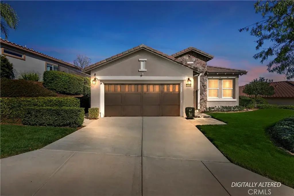 24326 Fawnskin, Corona