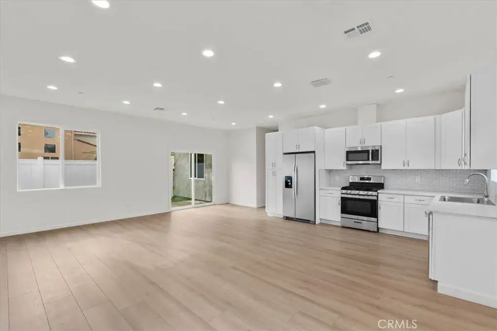 8571 Lurline Avenue, Winnetka