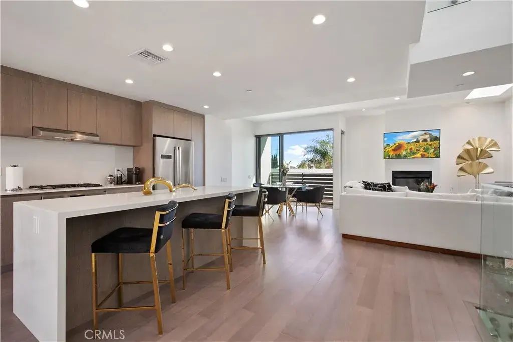 823 N Fuller E, West Hollywood