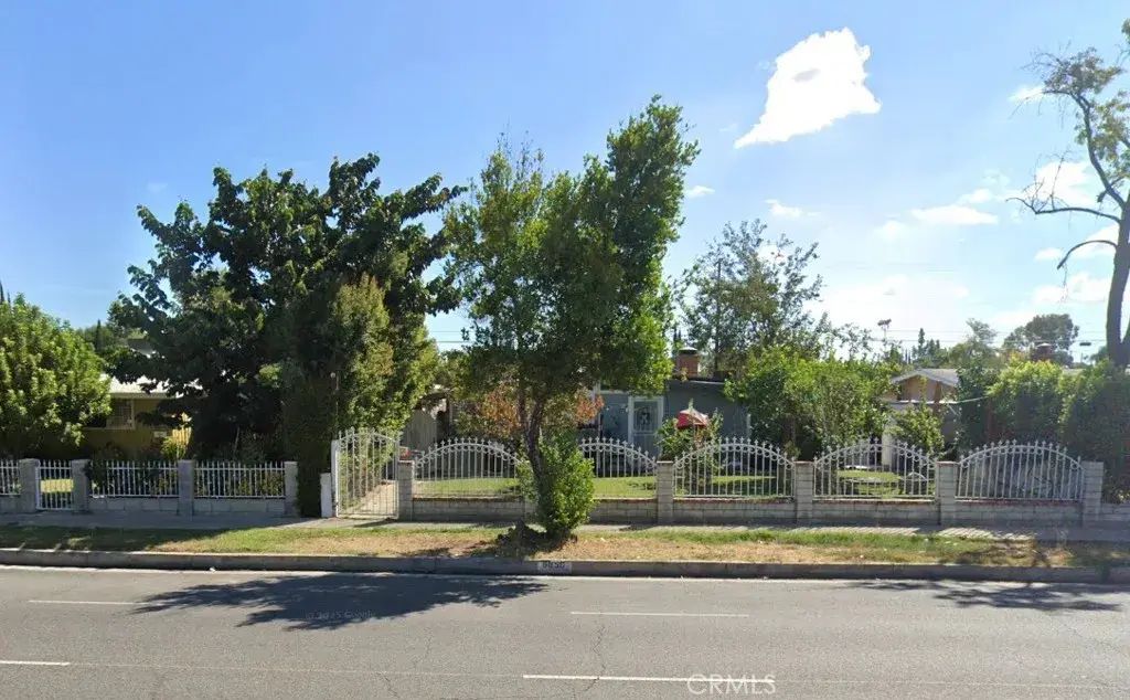 6850 Tampa, Reseda