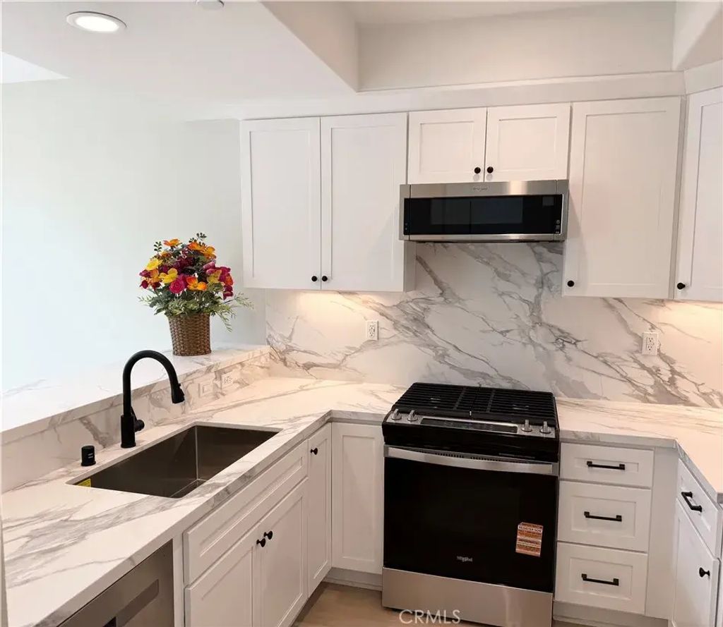 12265 N Lima, Sylmar