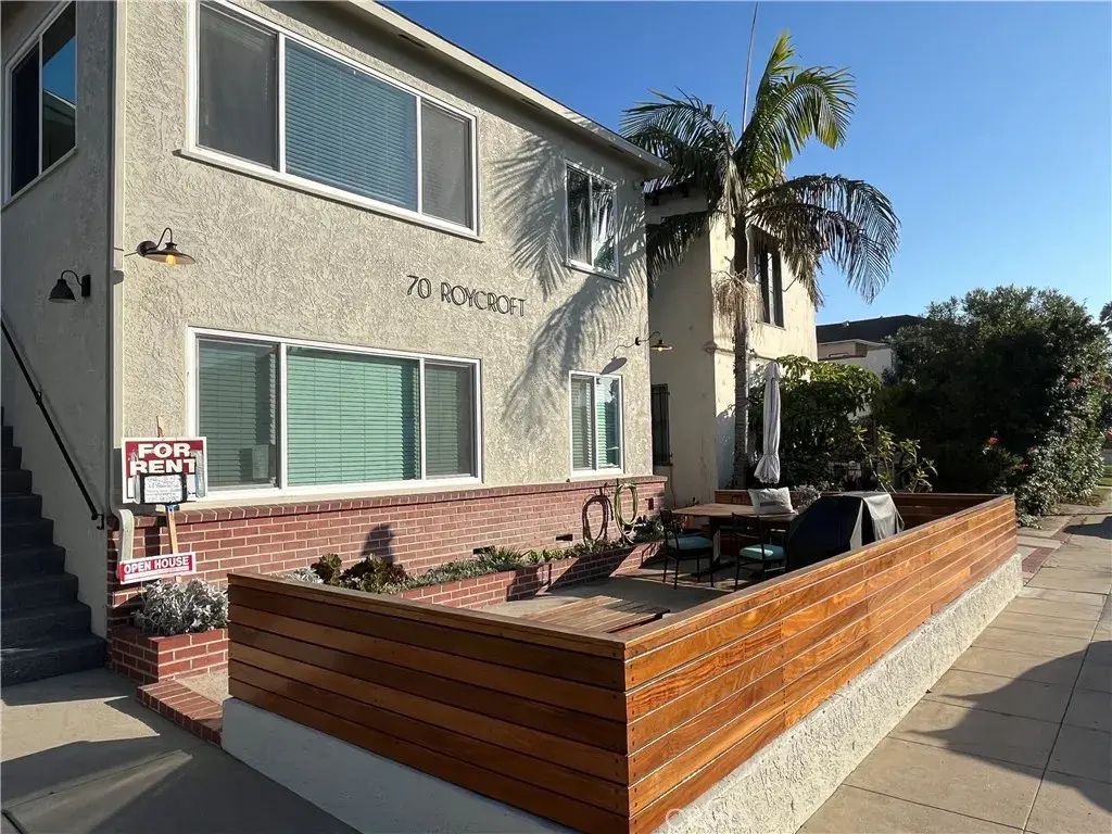 70 Roycroft Avenue A, Long Beach