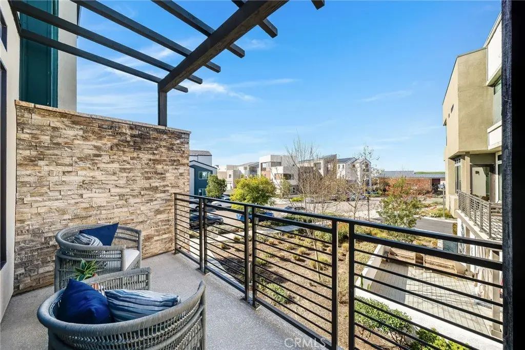 174 Sawbuck, Irvine