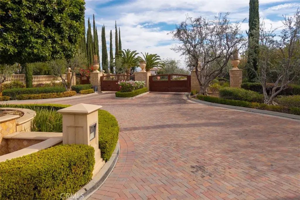 1127 Casper, Corona