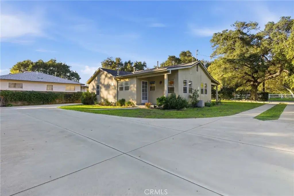 1828 Royal Oaks, Duarte