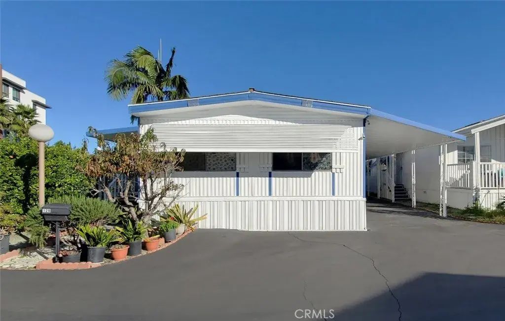8111 Stanford 128, Garden Grove