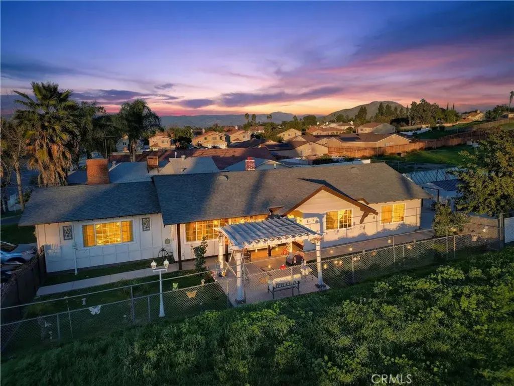 1650 N Orange, Riverside