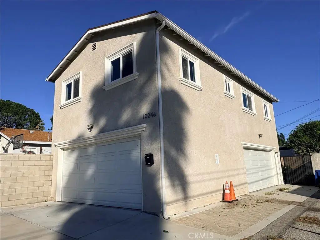 10246 Odessa, Granada Hills
