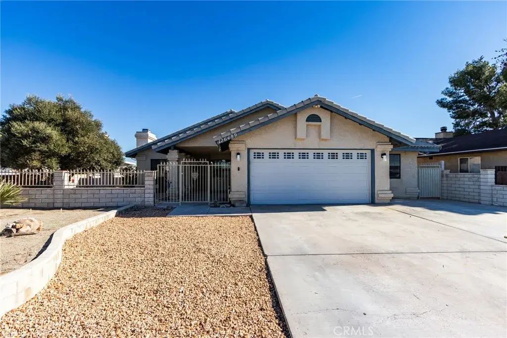 26489 Blue Water, Helendale