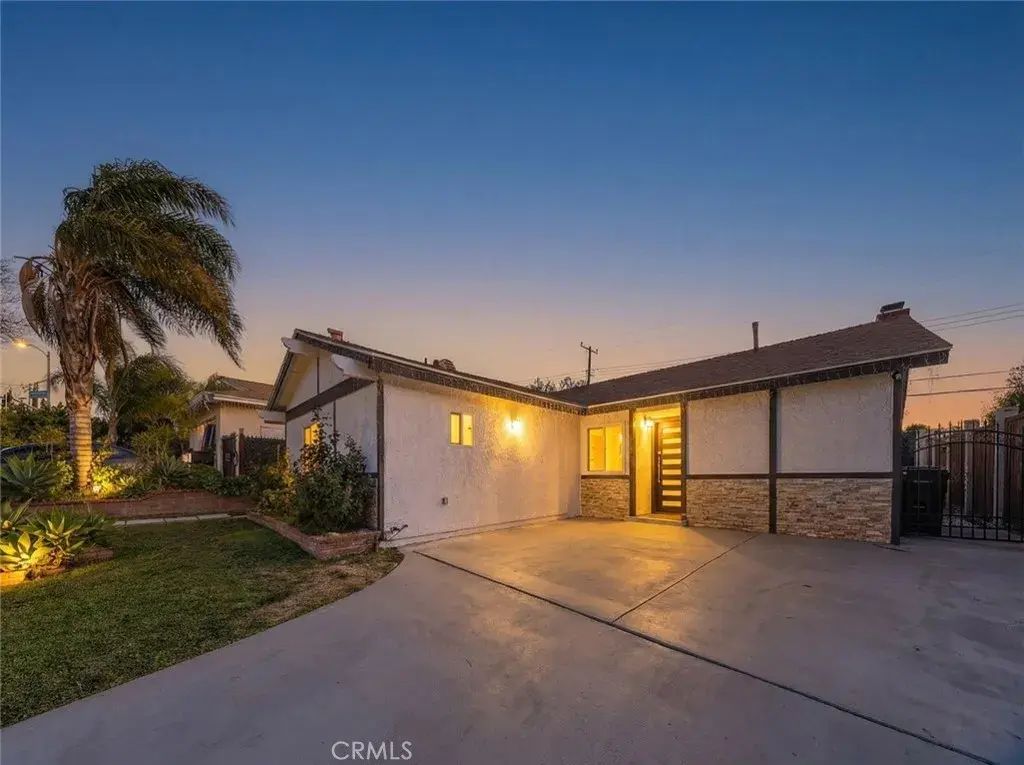 19512 Steinway Street, Canyon Country