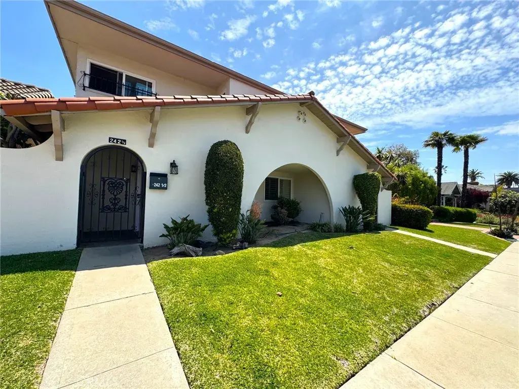 242 Belmont Ave 1/2, Long Beach
