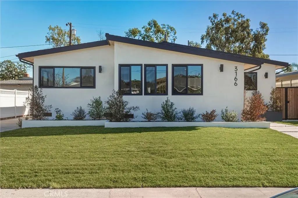3166 Senasac, Long Beach