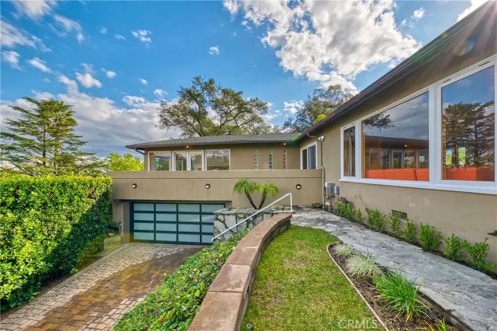 1530 Poppy Peak, Pasadena