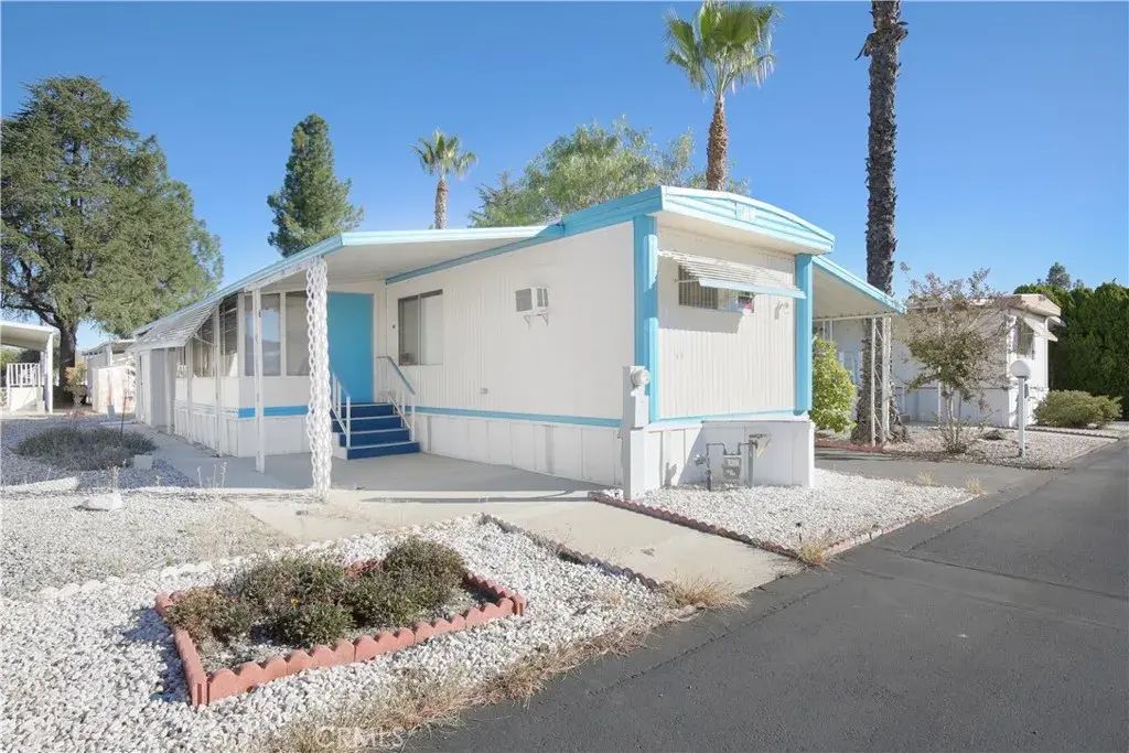 725 W Thornton 41, Hemet