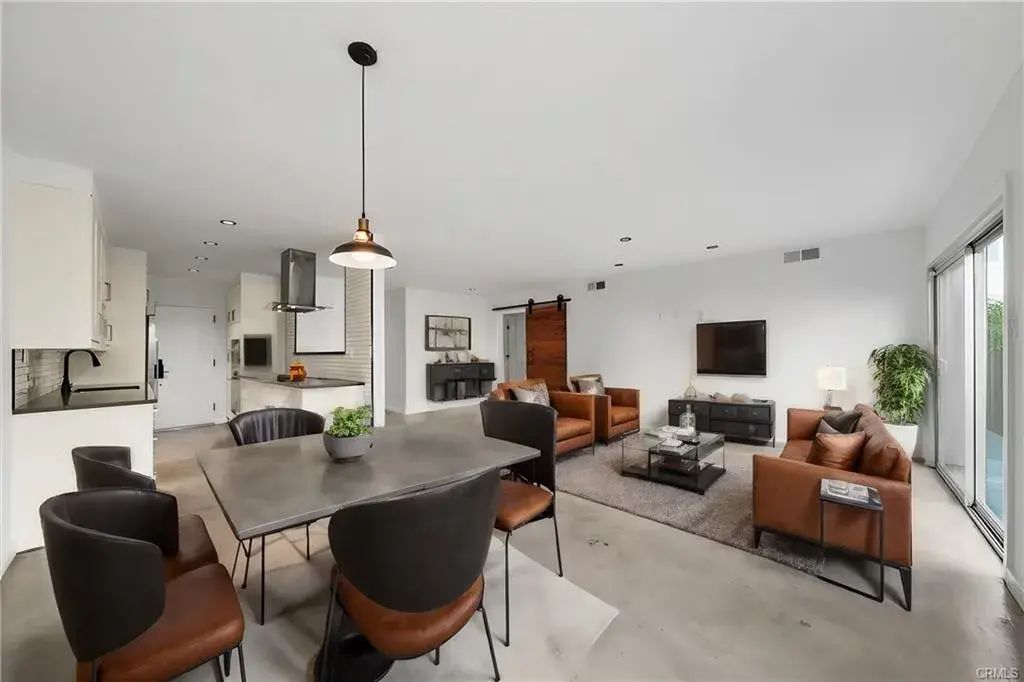 1045 N Kings Road 104, West Hollywood