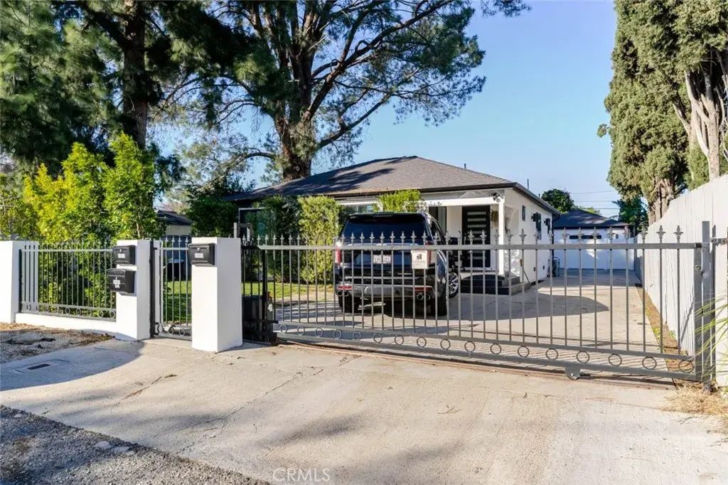11453 Calvert Street, North Hollywood