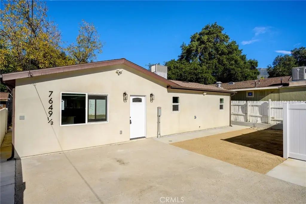 7649 Thousand Oaks 1/2, Tujunga