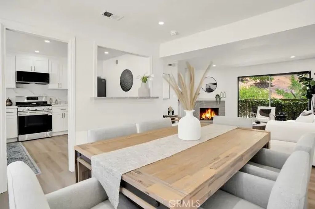 26008 Alizia Canyon C, Calabasas