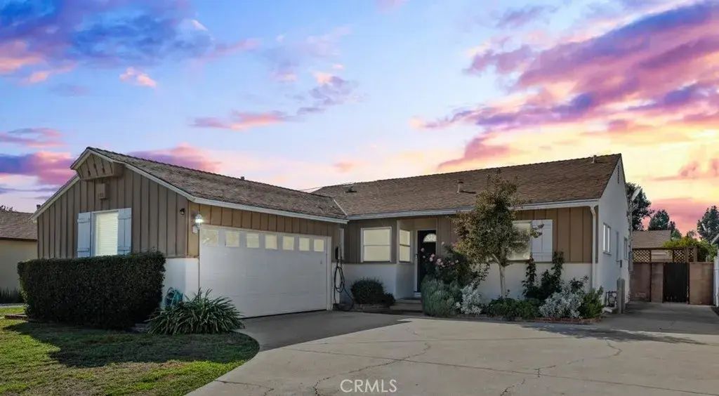 8131 Garden Grove, Reseda