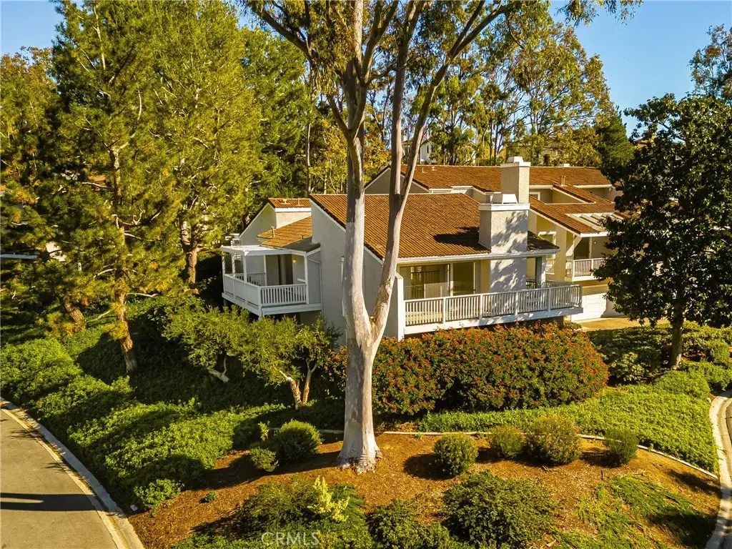 1 Falling Leaf, Irvine