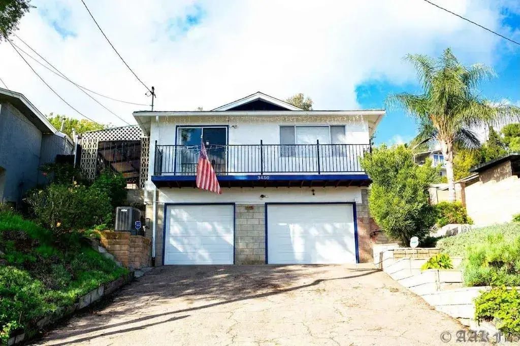 3458 Central, Spring Valley