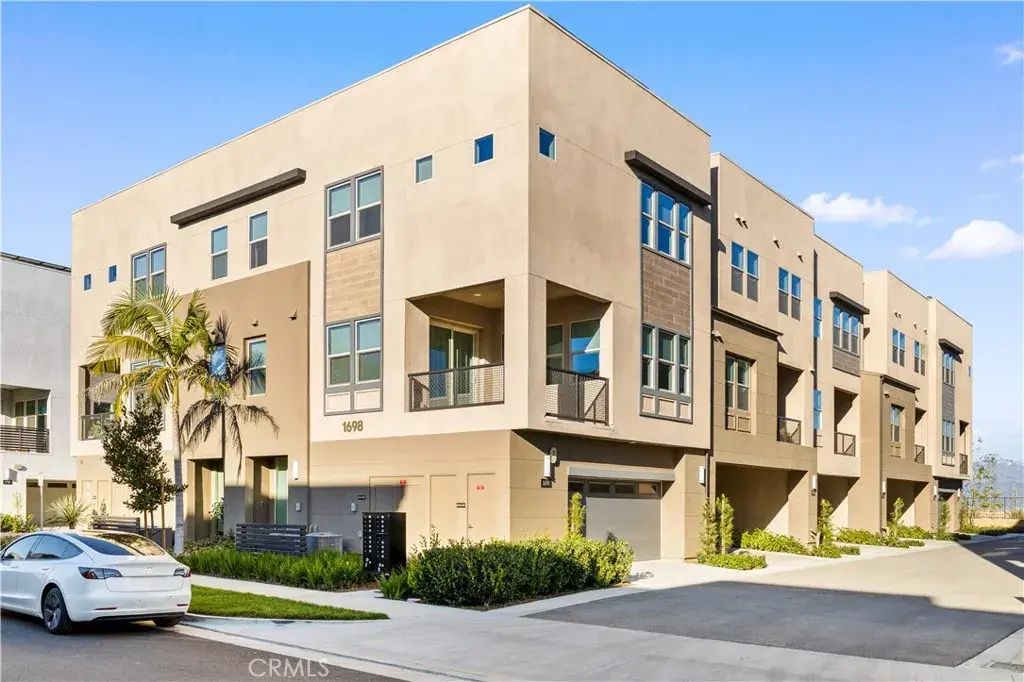 1698 Hollyleaf Terrace, Montebello