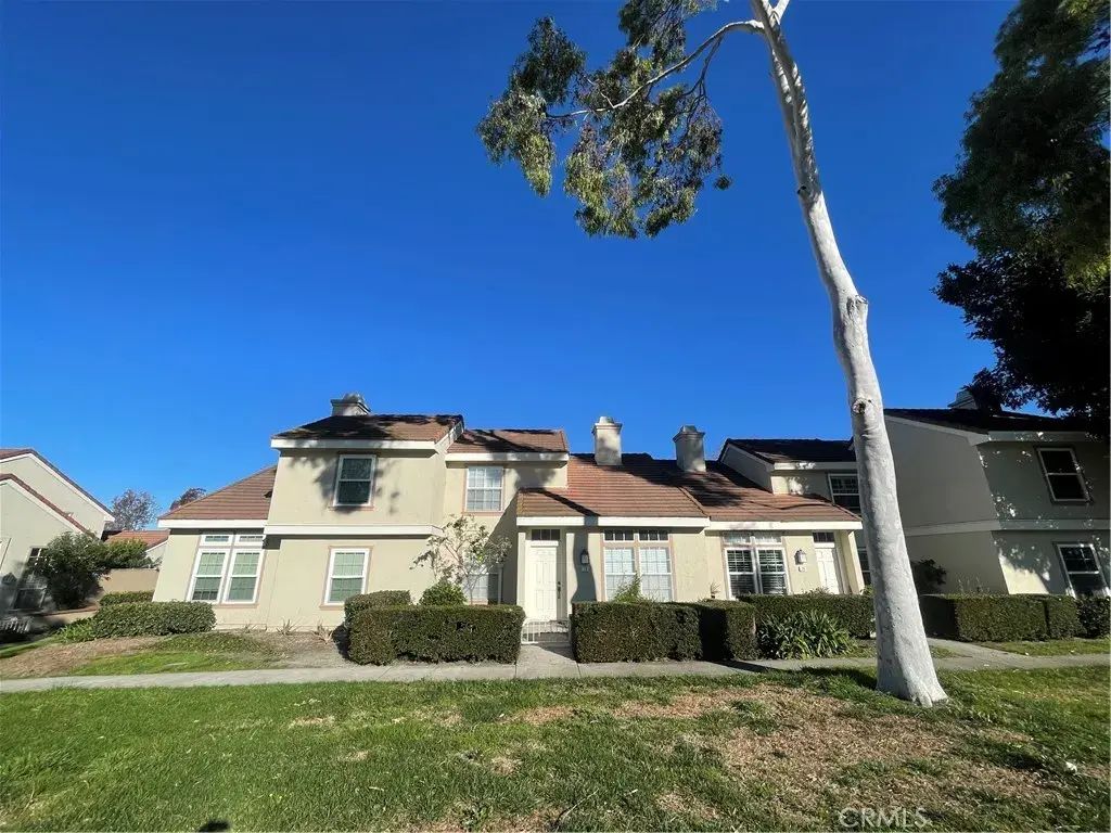 16 Wellesley, Irvine