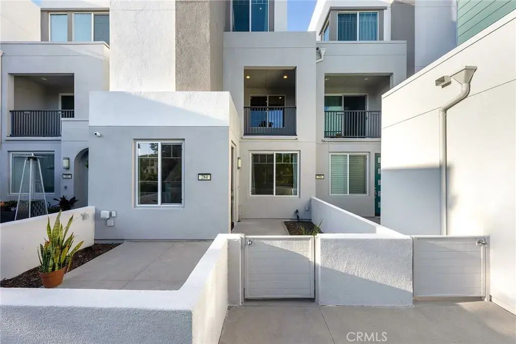 284 Novel, Irvine