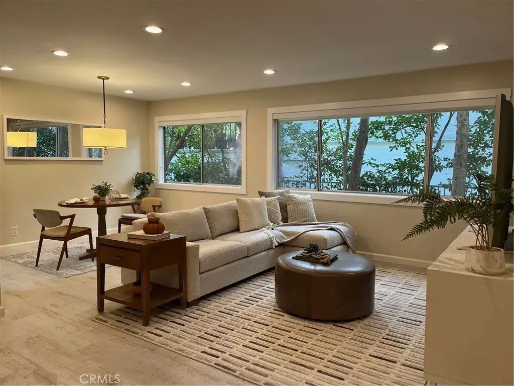 1025 N Kings Rd 105, West Hollywood
